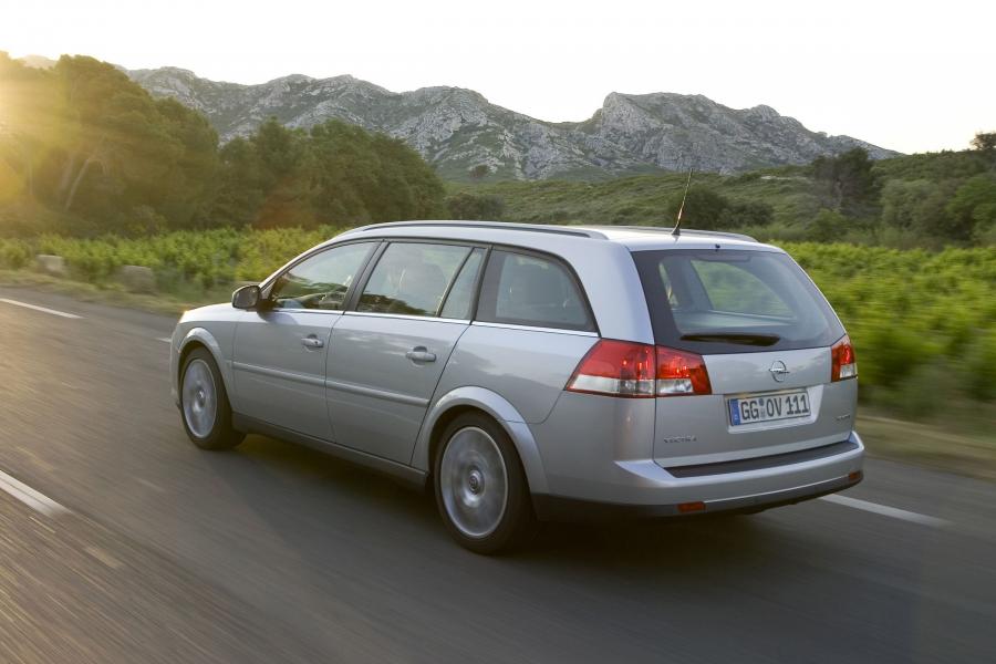  Opel Vectra Station Wagon 2005 года  (фото 19 из 33)